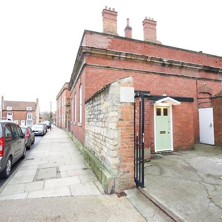 West Wing D'Isney Place. Lincoln Exterior photo