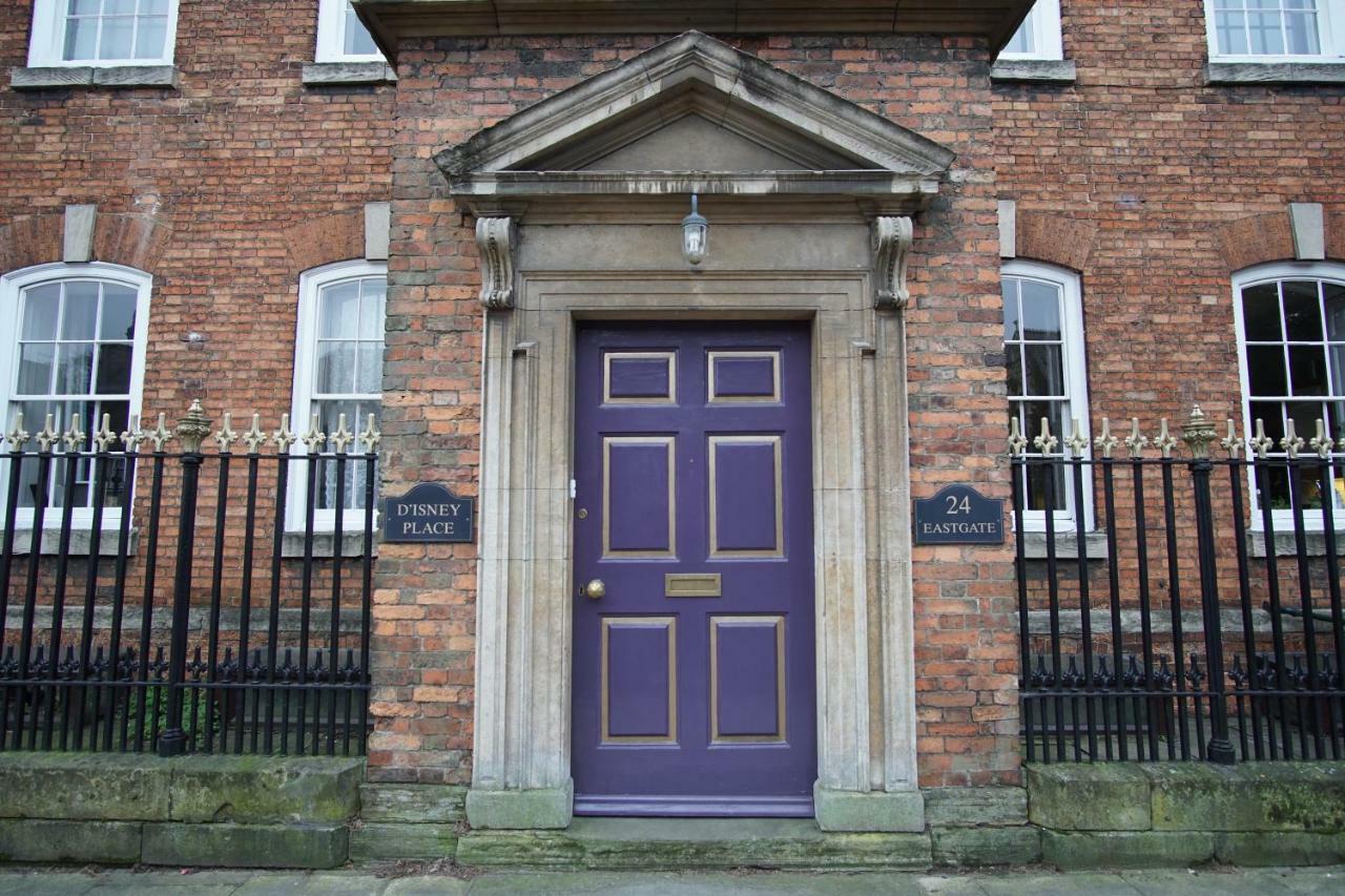 West Wing D'Isney Place. Lincoln Exterior photo