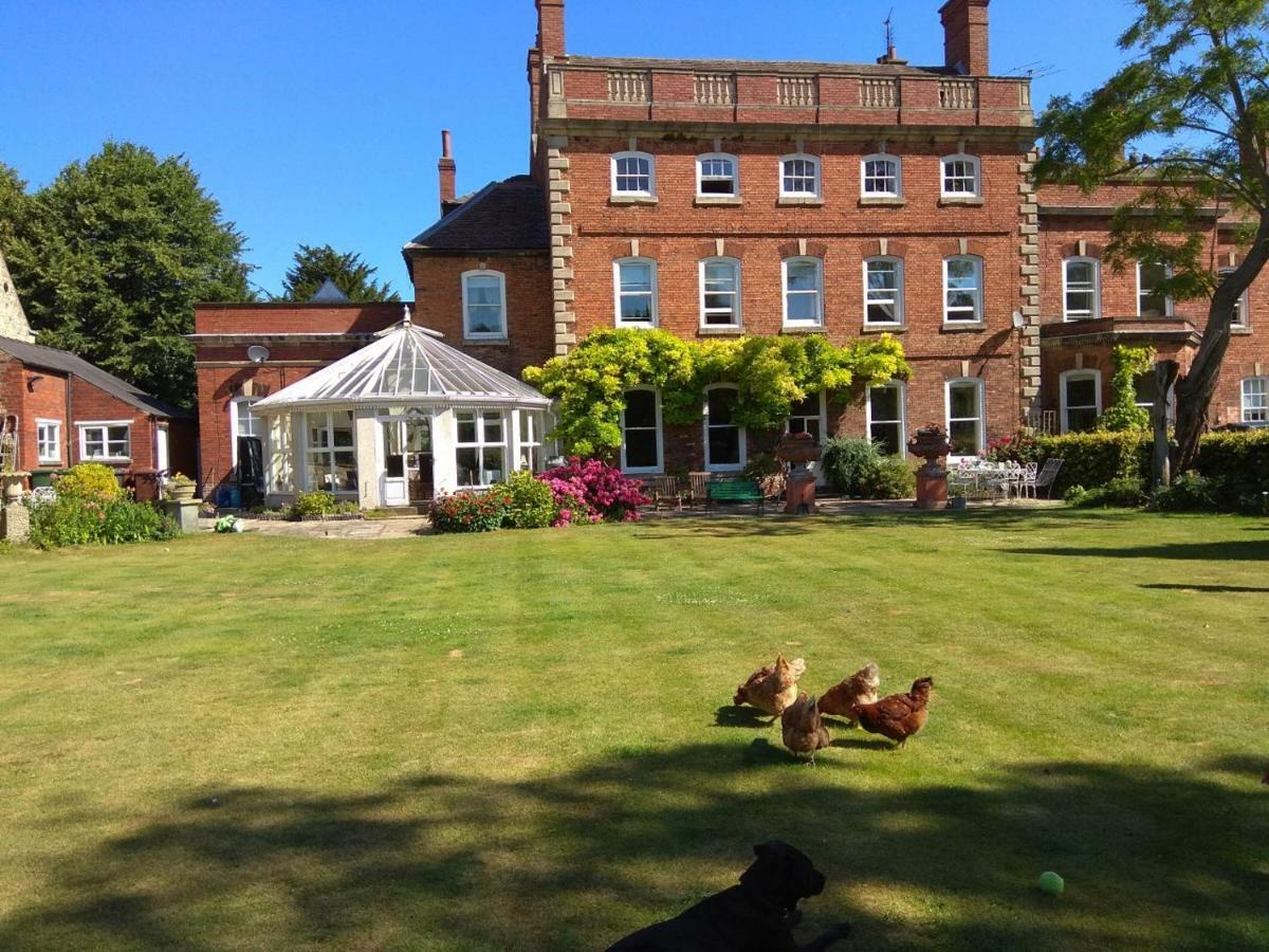 West Wing D'Isney Place. Lincoln Exterior photo